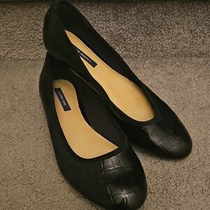 L Black Croc Patent Slip On Flats Sz 6